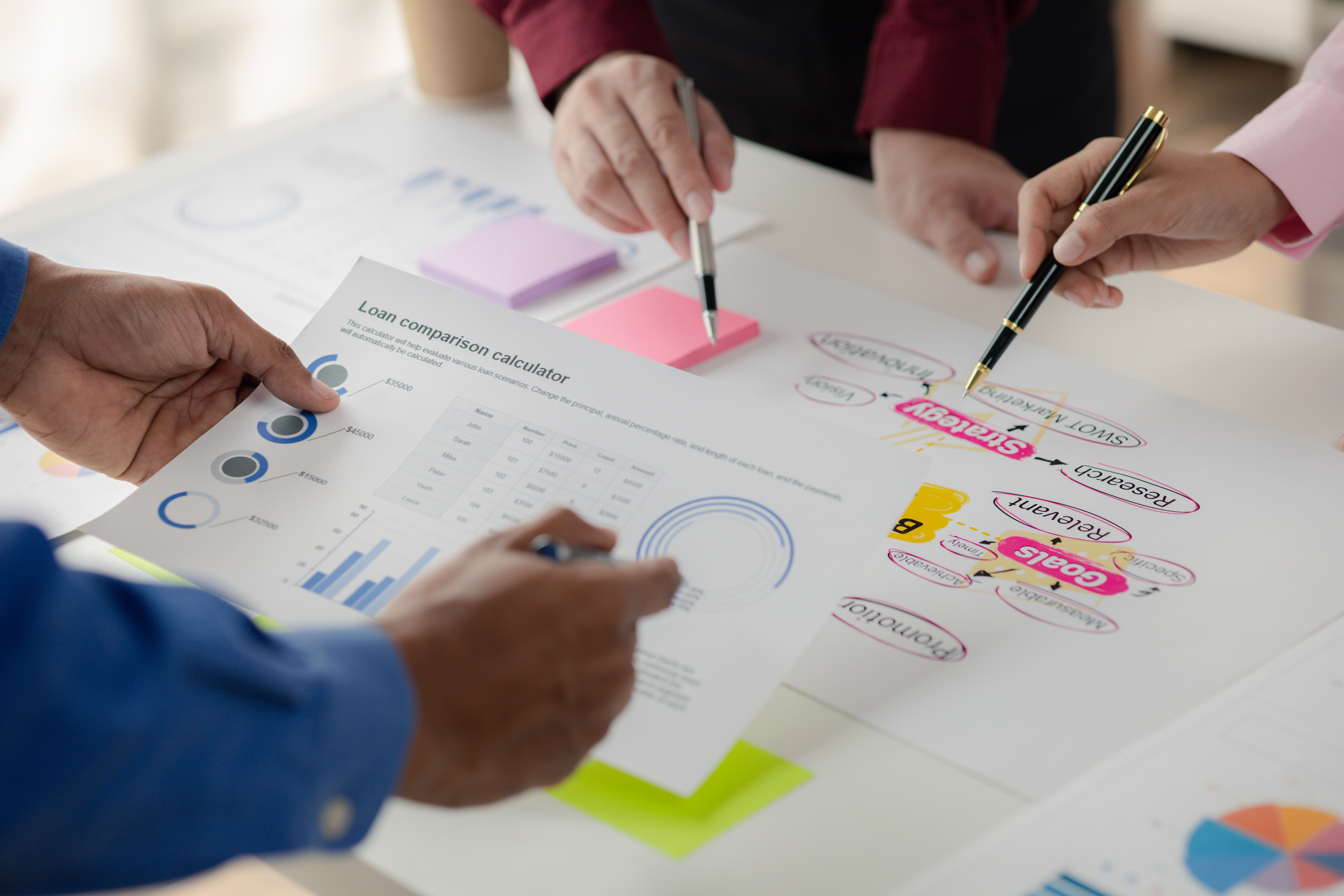 Company meeting room has businessmen and finance managers meetin